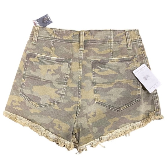 NWT FREE PEOPLE ARMY CAMO SHORTS  SZ 27CRVY BUTTON FLY HIGH WAISTED RAW HEM - Picture 5 of 15